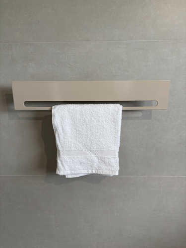 Uchwyt na ręcznik wiszący z półką RETTO - Kaszmir Połysk