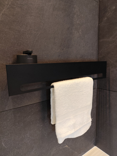 Wieszak Uchwyt na ręcznik wiszący z półką RETTO - Czarny