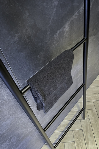 Wieszak Drabinka na ręczniki wolnostojąca metalowa ESCADO - Czarny