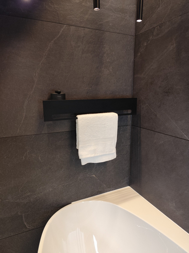 Wieszak Uchwyt na ręcznik wiszący z półką RETTO - Czarny