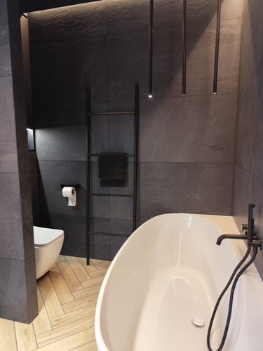 Wieszak Drabinka na ręczniki wolnostojąca metalowa ESCADO - Czarny