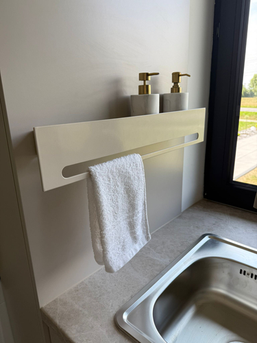 Uchwyt na ręcznik wiszący z półką RETTO - Kaszmir Połysk