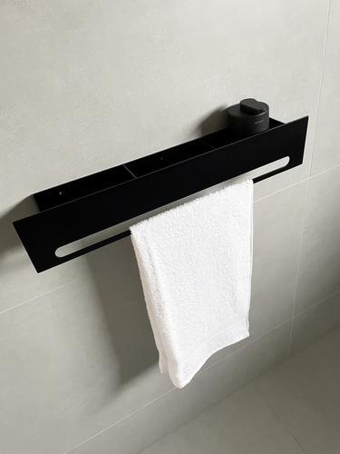 Wieszak Uchwyt na ręcznik wiszący z półką RETTO - Czarny